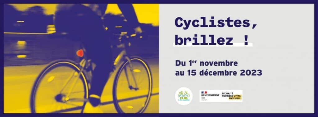 Cyclistes brillez 2023. Vélo roulant en ville avec éclairage